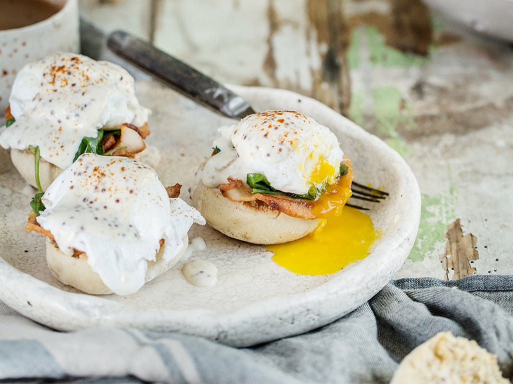 Eggs Benedict with English Muffins - Servings 1 — Brava