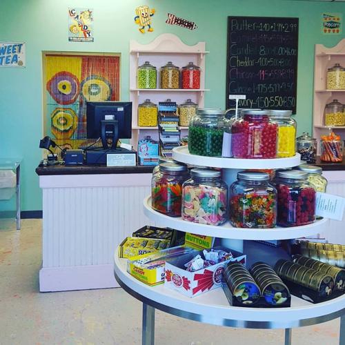 PopUtopia Gourmet Popcorn Shop & Treatery Now Open in Alton