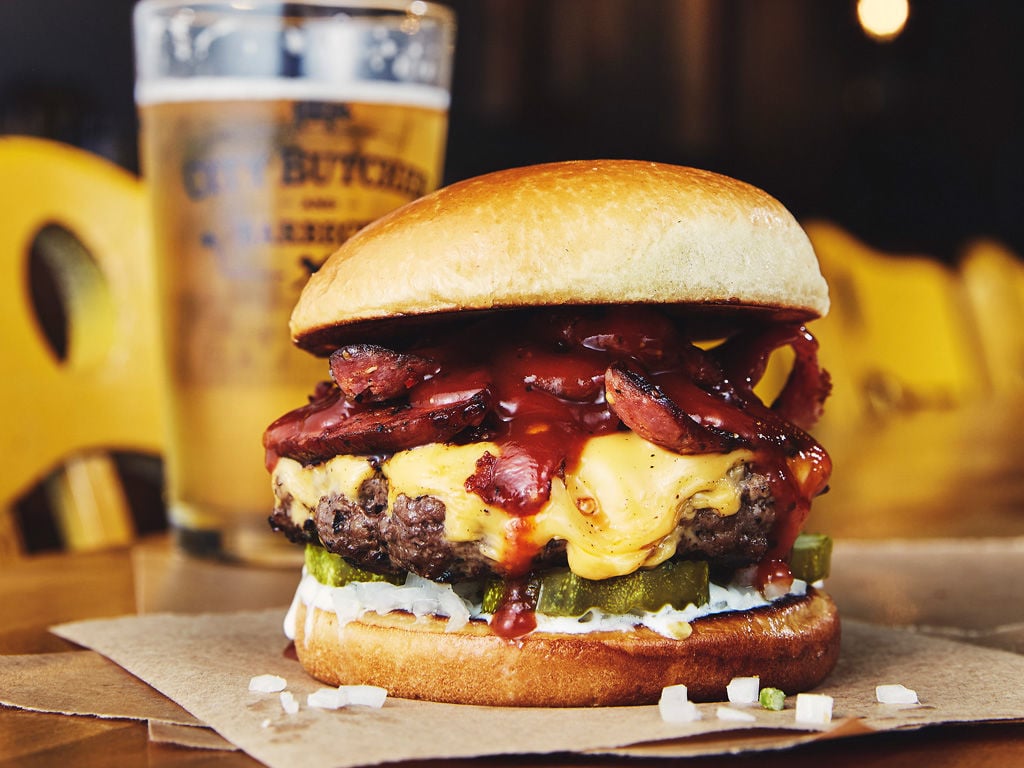 Sweaty Texan Burger with Spicy Barbecue Sauce, Hot Links 