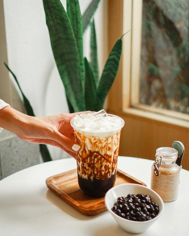 Bruú Café serves bubble tea with freshly made boba on Kansas City