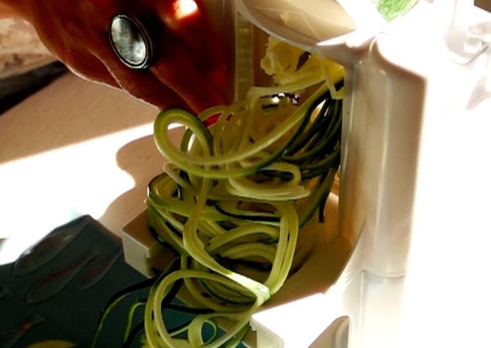VIDEO: Zesty Shrimp Scampi with Zoodles (Zucchini Noodles)