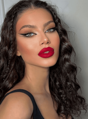 Mastering the 2025 Holiday Party Look