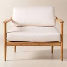 The Best Outdoor Furniture for a Tropical Backyard Pool Setting