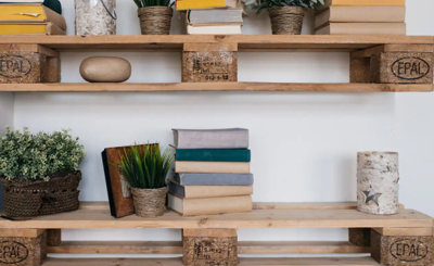 Impressive DIY Home Designs That Highlights Pallet Shelves