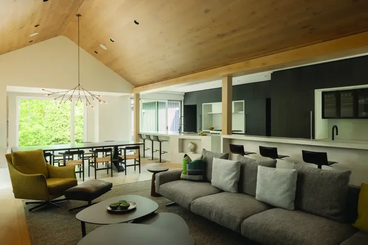 How Modern Lake Houses Are Learning to Disappear Into the Landscape
