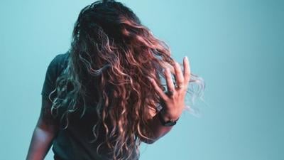 HUMAN HAIR WIG VS SYNTHETIC HAIR WIGS