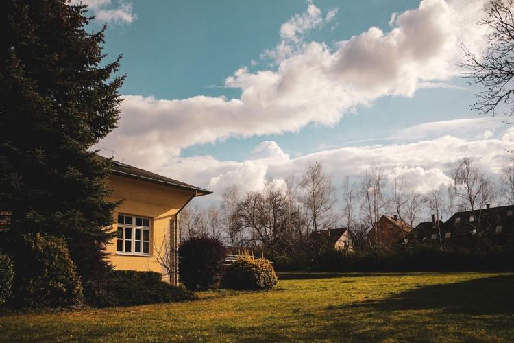 8 Must-Have Tools for Backyard Treasure Hunting