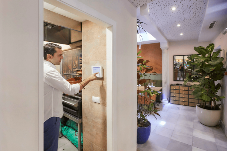 Smart Winter Home Upgrades That Save Energy Without Sacrificing Style