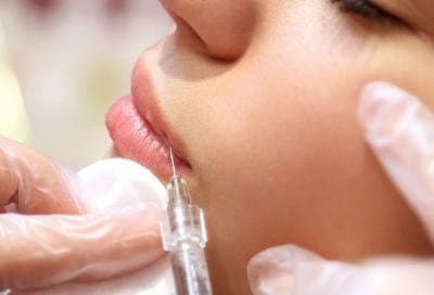 Woman gets lip injections to create the "perfect" pout
