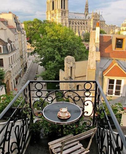 What You Need to Know Traveling to Paris