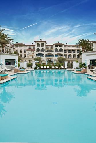 4 SoCal Locales Where Holiday Spirit Runs High