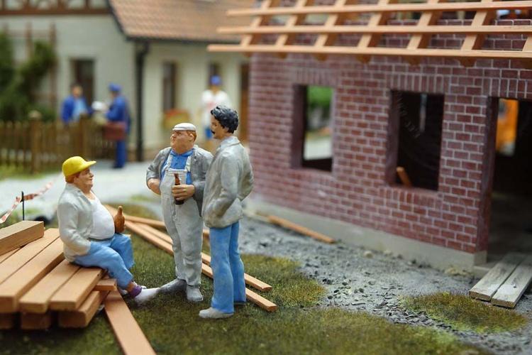 6 Signs That Say You Need To Hire A Professional Roofer For Your Home