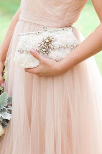 Lovely Wedding Accessories to Make Everyone Shine