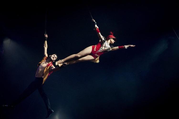 Parkway Plaza Welcomes the Holiday Season with a Dazzling Community Celebration