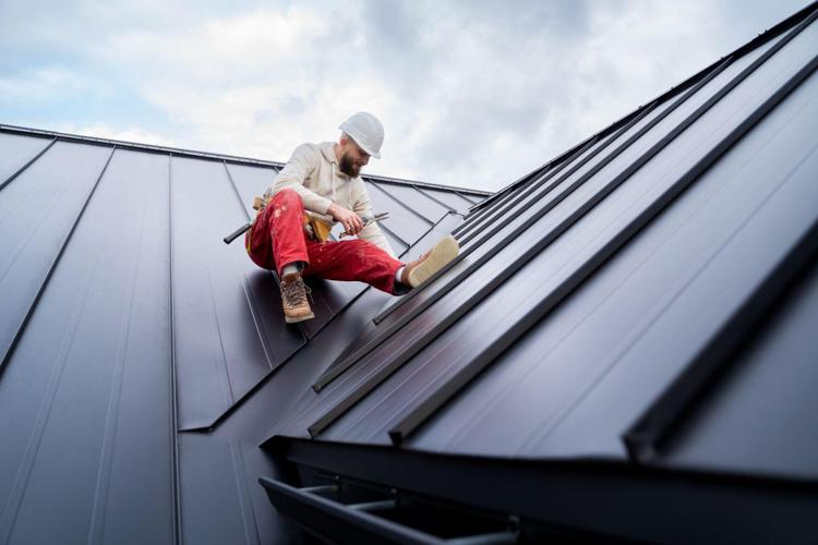 7 Things to Check Before Hiring a Roofing Contractor in Petaluma