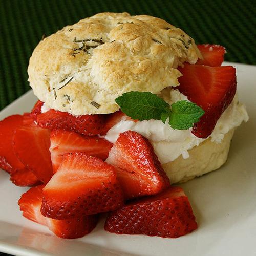 Recipe: Biscuits & Berries