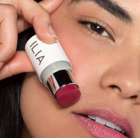 The Holiday Glow Edit: Luxe Makeup That Makes Every Winter Look Effortless