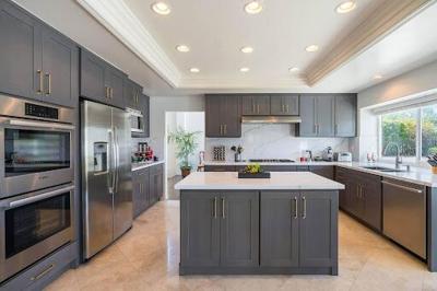 Stained Kitchen Cabinets Bring Out The Classic Style In Kitchen Design