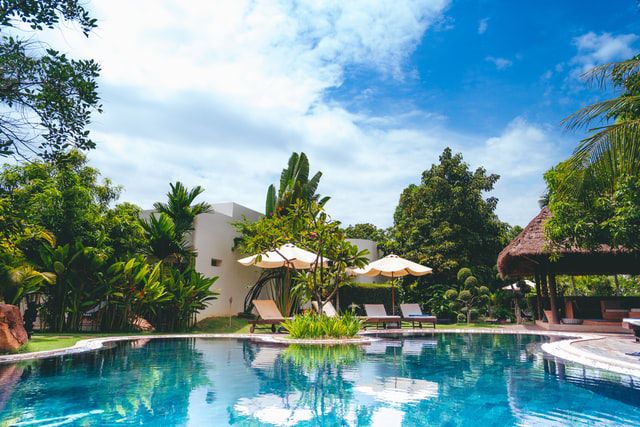 should you buy a house with a pool