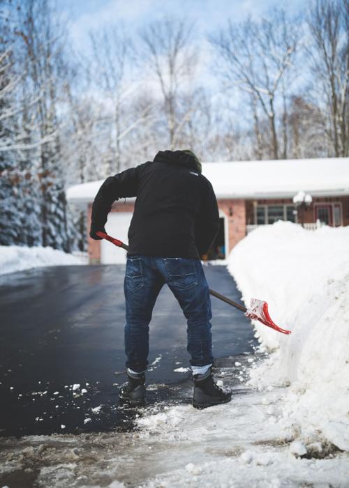 Prepare Your Home for a Winter Sale with These Decorating Tips