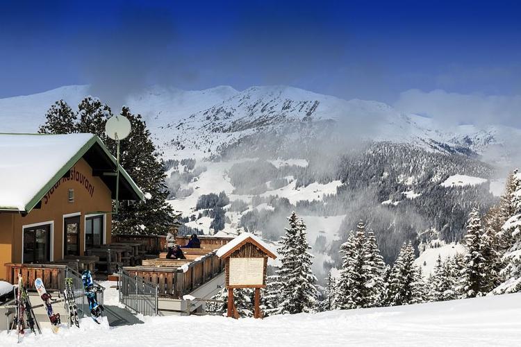 The Top 5 Skiing Resorts in the World