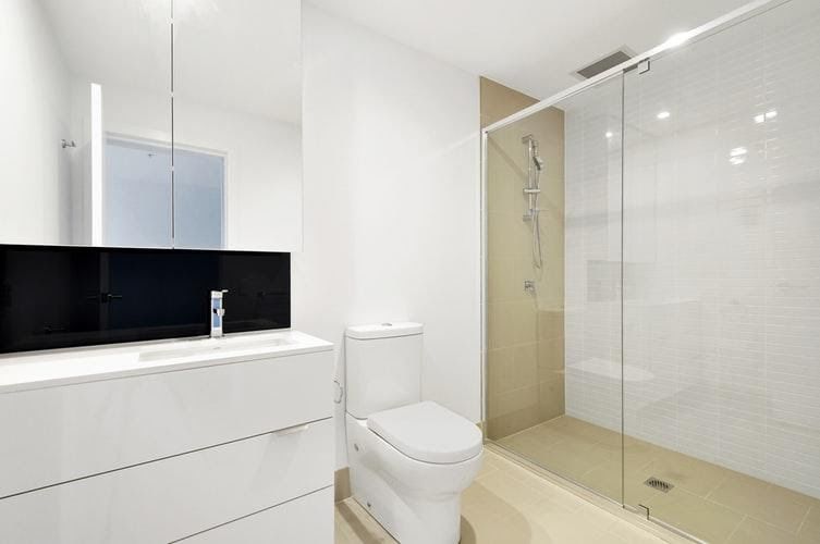 4 Components Needed for a Shower Enclosure