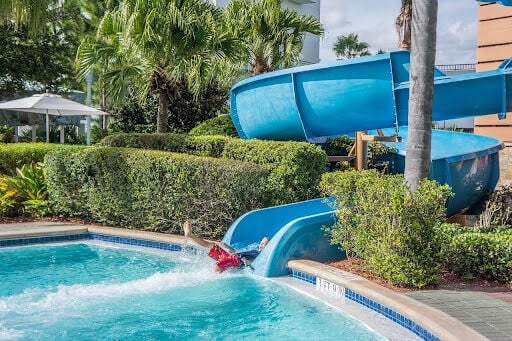 6 Must-Have Accessories for the Ultimate Pool Experience