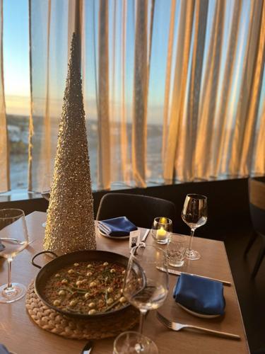 TopoftheV_Holiday Table Spread