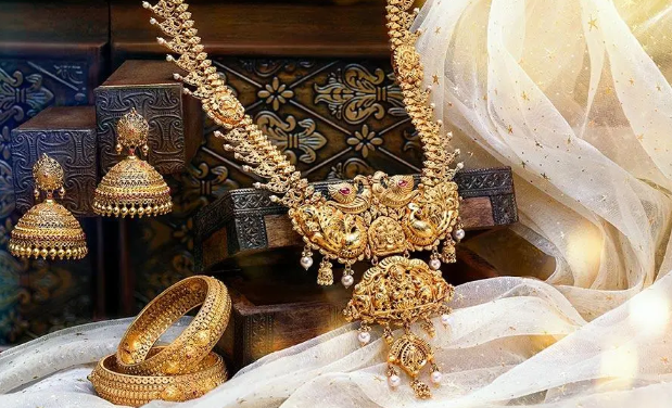 Heirloom Jewelry: When to Keep It, When to Sell It, and What It’s Really Worth