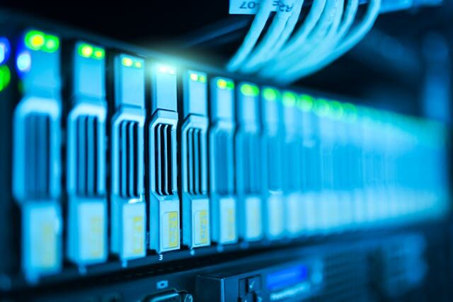 Seamless Connectivity for Sophisticated Spaces: Luxury Living with Advanced Internet Infrastructure