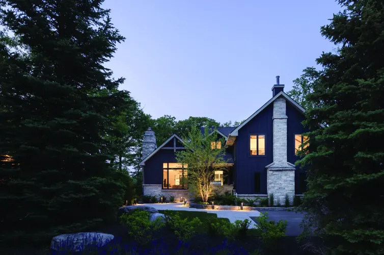 How Modern Lake Houses Are Learning to Disappear Into the Landscape