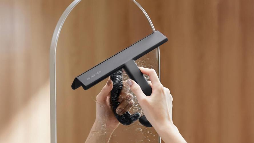 JustHang Compact Squeegee: More Control for Easier Daily Shower Cleaning