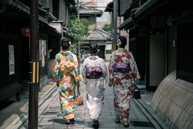 Japan Travel Hacks: 6 Genius Tips for Your Ultimate Adventure