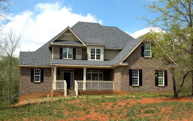 Finding the Right Roof: Tips for Homeowners on Choosing Wisely