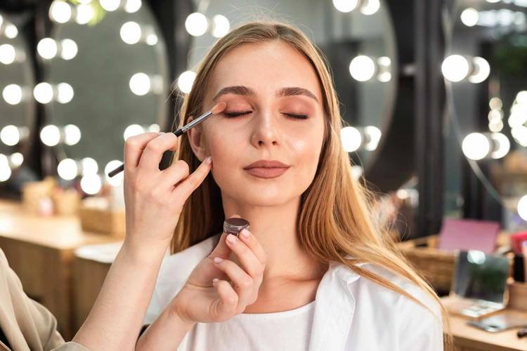 Eye Makeup Trends to Follow in 2025: What's Hot This Year