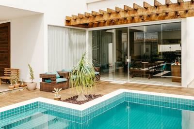 What to Look for When Purchasing Pool Furniture