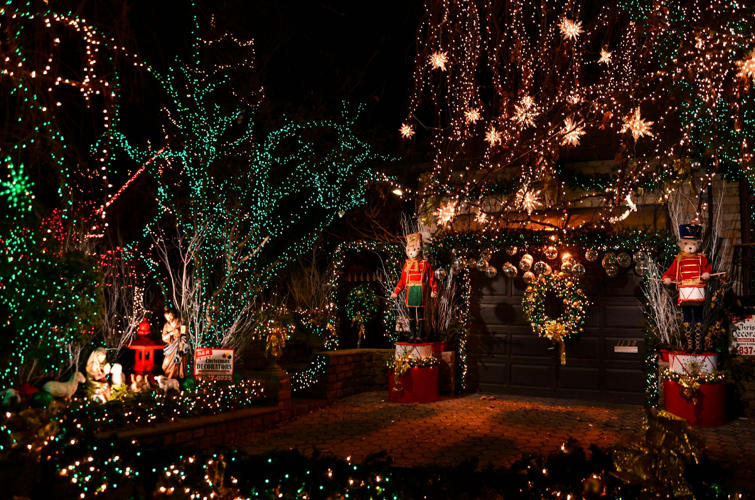 Festive First Impressions: The Art of Holiday Lighting That Turns Heads