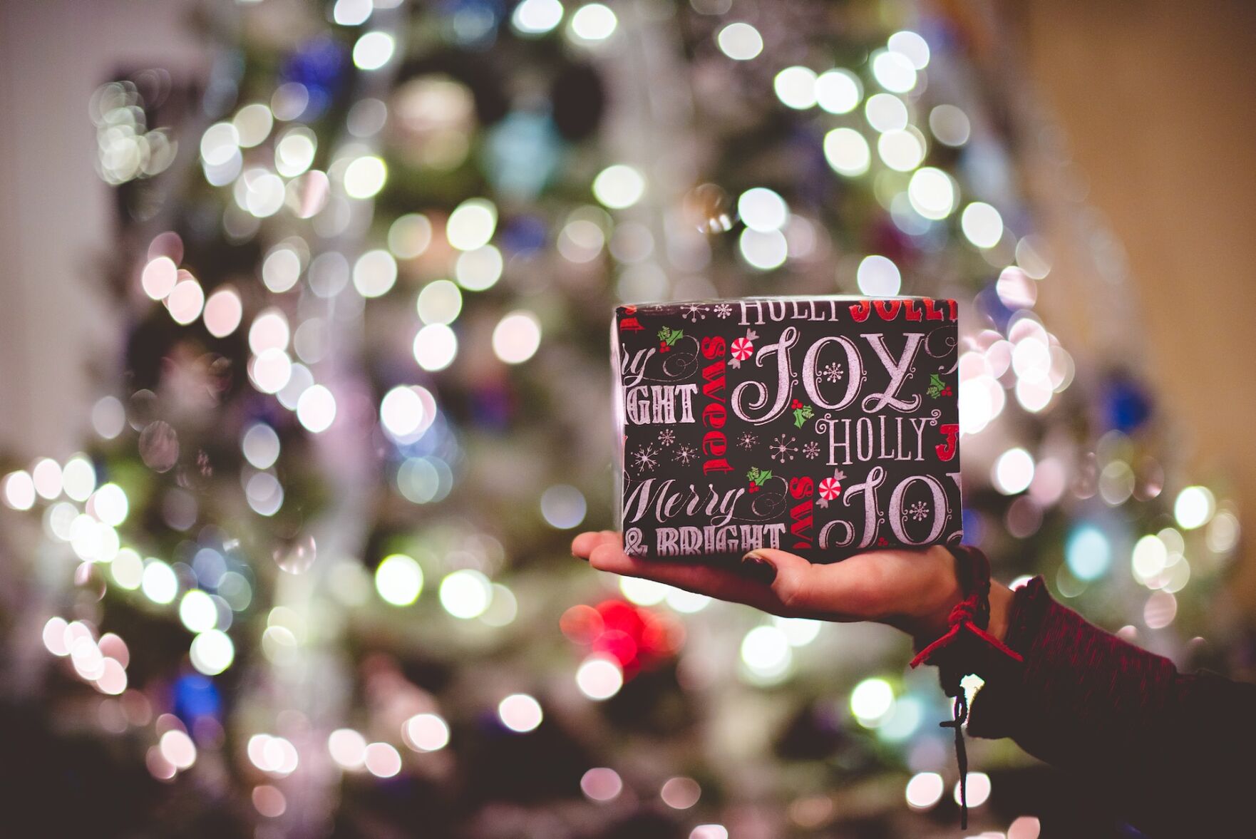 Holiday Gift Guide 2023: Luxurious Picks for the Affluent Lifestyle