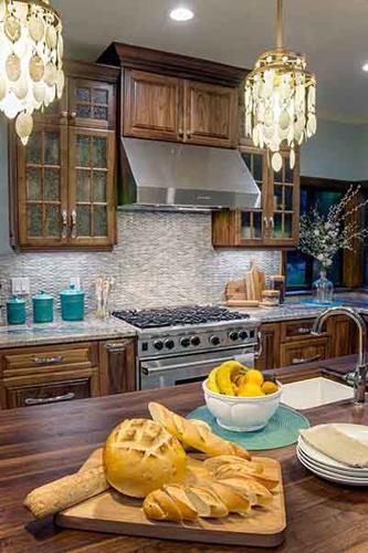 Modern Home Design Featuring Timeless Pieces