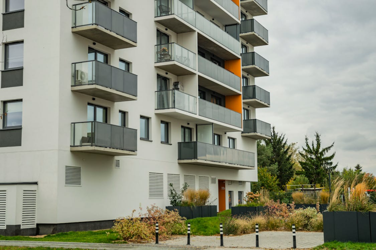 The Benefits of Investing in Real Estate: How to Get Started