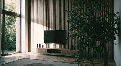 How Wall Slats and Beams Can Improve Acoustics and Visual Appeal in a Room
