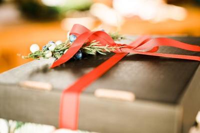 8 Things to Consider When Buying Gifts for Business and Your Loved Ones