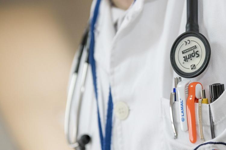 Doctors like this should enhance their medical knowledge to improve communication skills