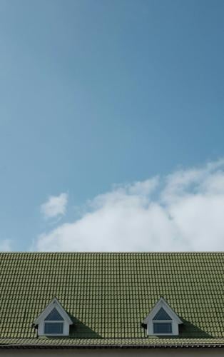 How Long Should a Roof Last? A 2025 Guide to Lifespans by Material