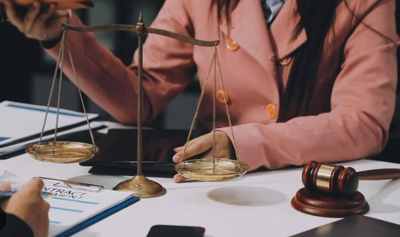 From Courtroom to Clicks: A Lawyer’s Winning Playbook for Attracting Clients Online