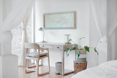 Room with sustainable interior design features such as renewable resources