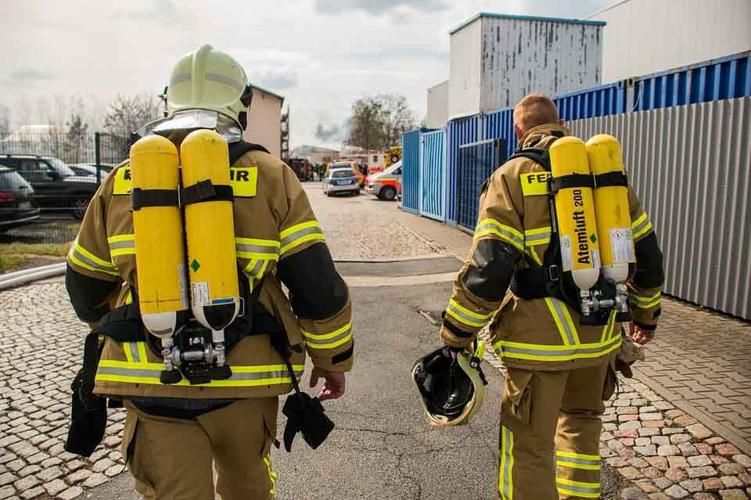 6 Blue-Collar Job Opportunities That Can Lead To A Successful Career