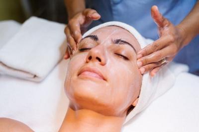 Anti-Aging Facials: Reduce Fine Lines and Stimulate Collagen