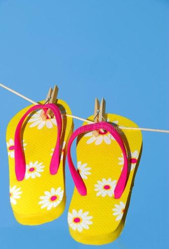 Sculpted by Sunlight: Summer Styles with a Luxe Twist