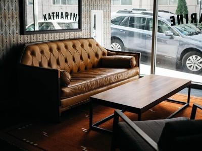 How To Distinguish An Imitation Vs. A Real Chesterfield Sofa?